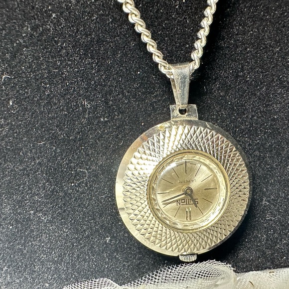 Jewelry - Vintage Silver tone La Petite pendant watch necklace.battery is not included
